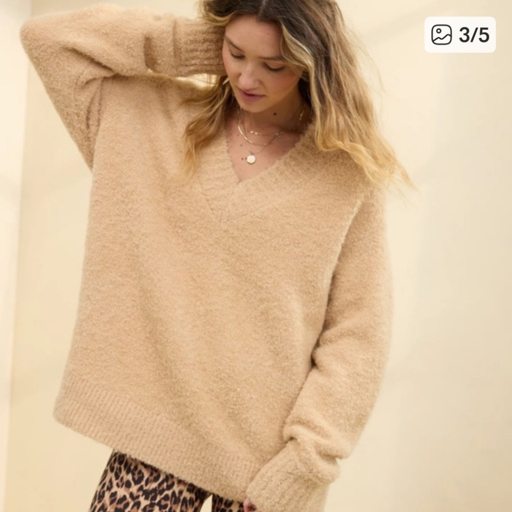 🍁🌺🍀Aerie teddy boucle oversized v neck sweater